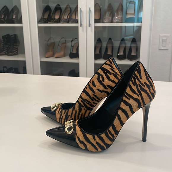 Michael Kors, Parker Tiger Print Calf Hair and Leather pump. - Picture 5 of 5